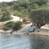 Κατασκευή ράμπας ρυμούλκησης σκαφών. Σκυροδέτηση των αρμών μεταξύ των πλακών μέσα στο νερό με σκυρόδεμα ταχείας πήξεως